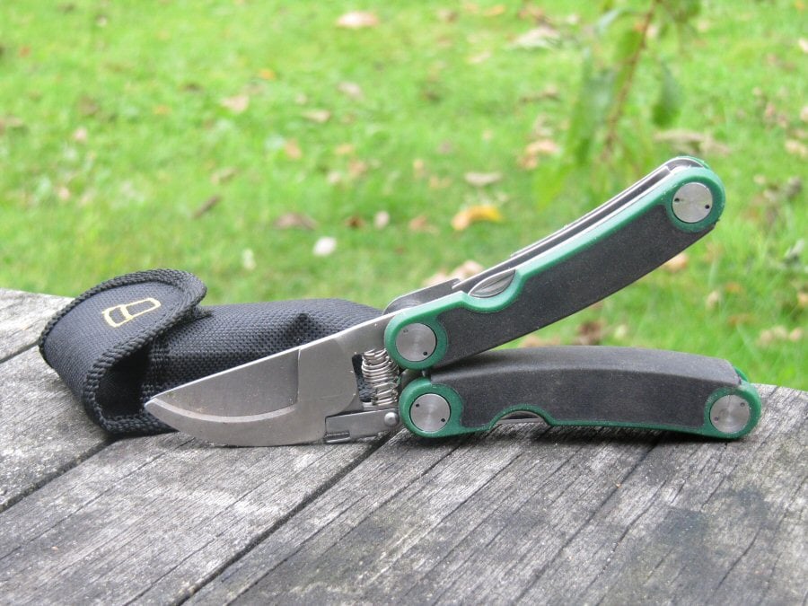 garden clippers and case