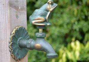 Frog ornamental garden tap