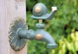 snail ornamental garden tap