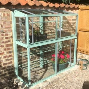 Lean to greenhouse on an uneven wall