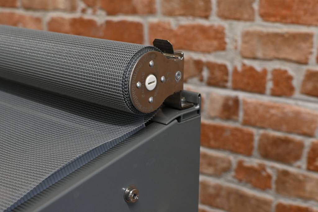 Roller shade for mini greenhouse